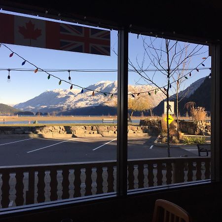 Spring Villa Hotel Harrison Hot Springs Exterior photo