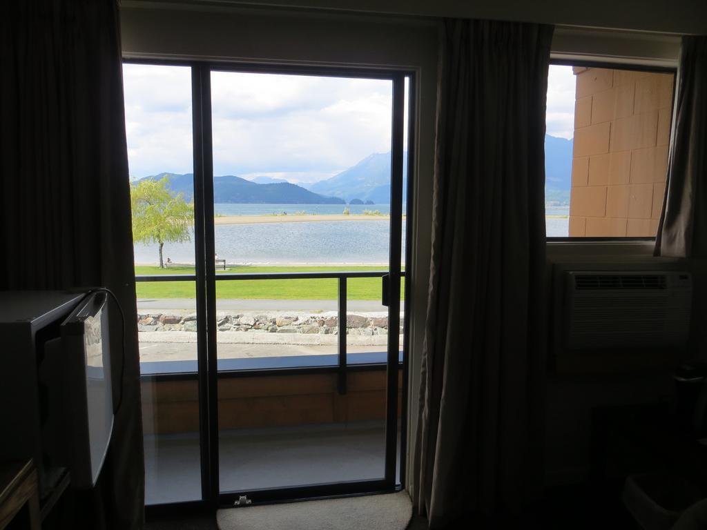 Spring Villa Hotel Harrison Hot Springs Room photo