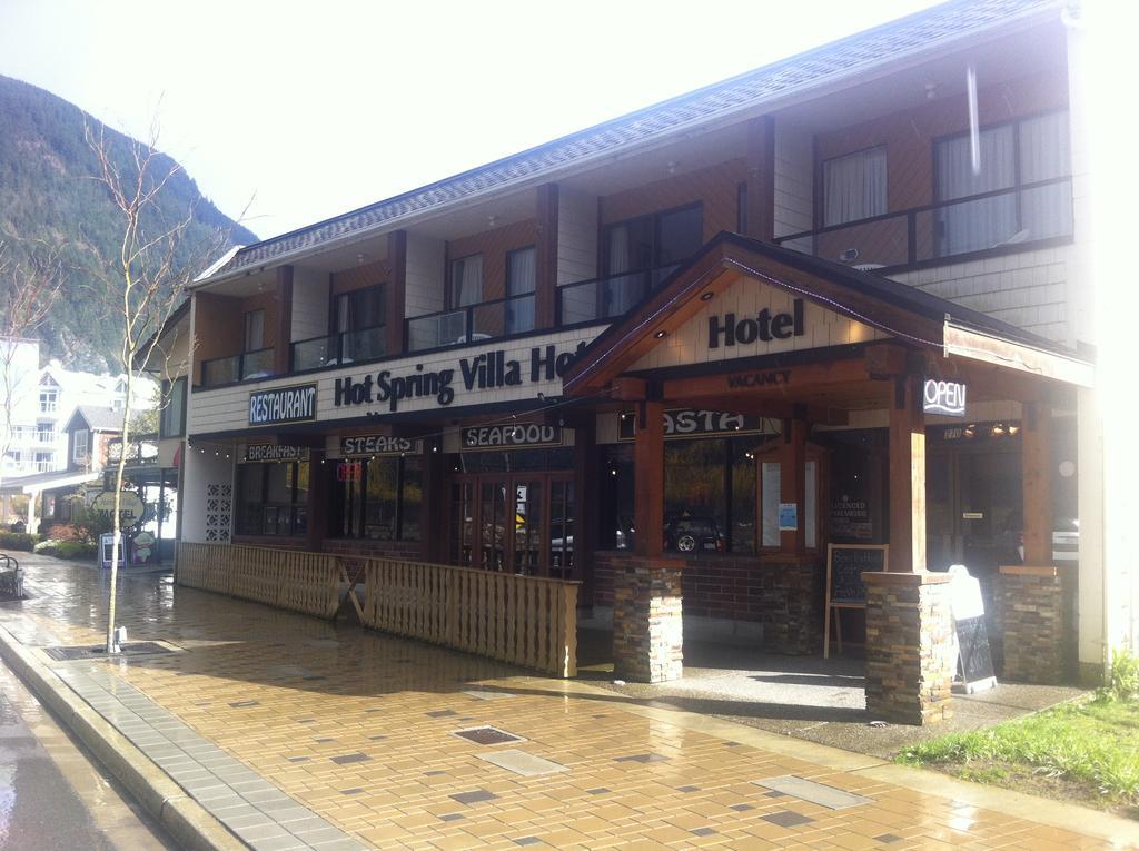 Spring Villa Hotel Harrison Hot Springs Exterior photo