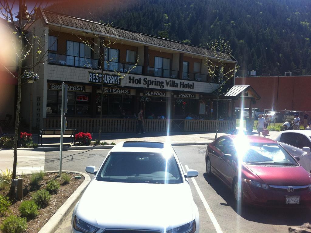Spring Villa Hotel Harrison Hot Springs Exterior photo