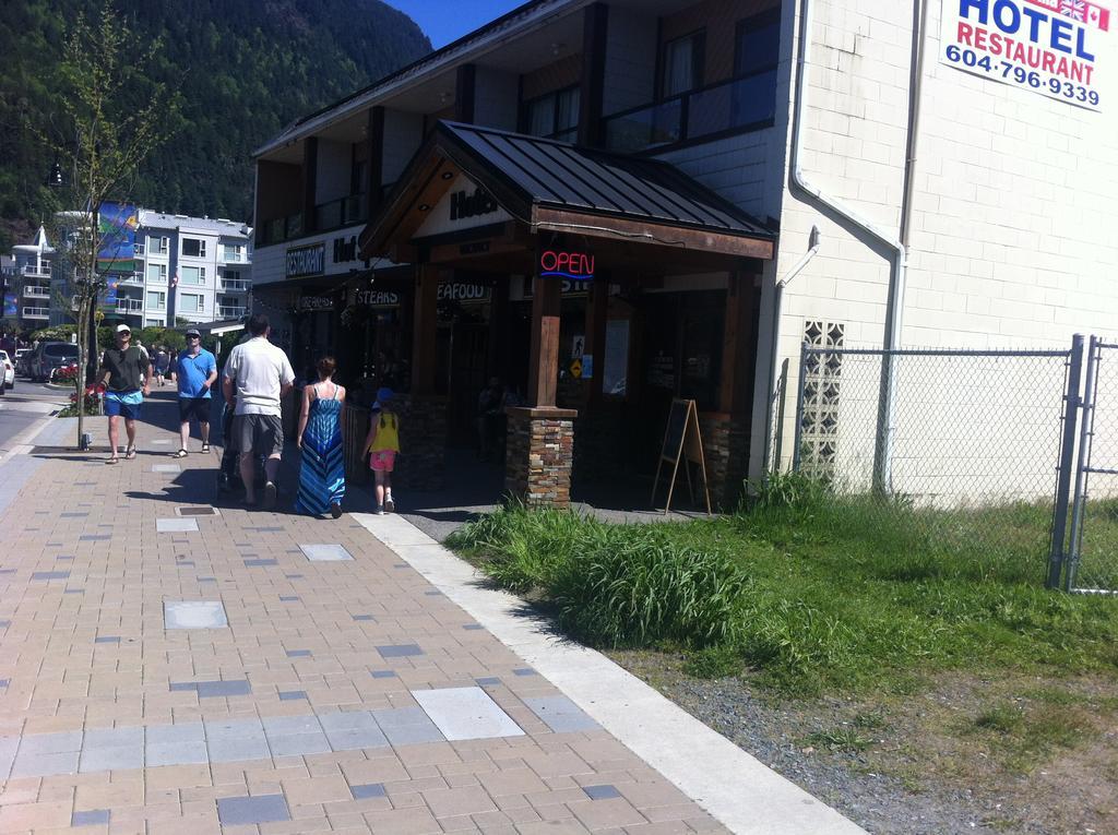 Spring Villa Hotel Harrison Hot Springs Exterior photo