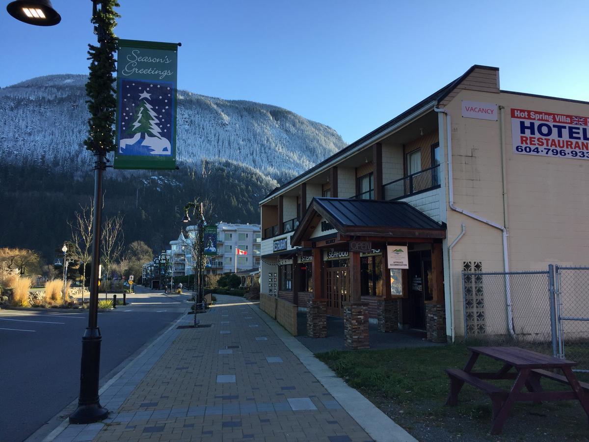 Spring Villa Hotel Harrison Hot Springs Exterior photo