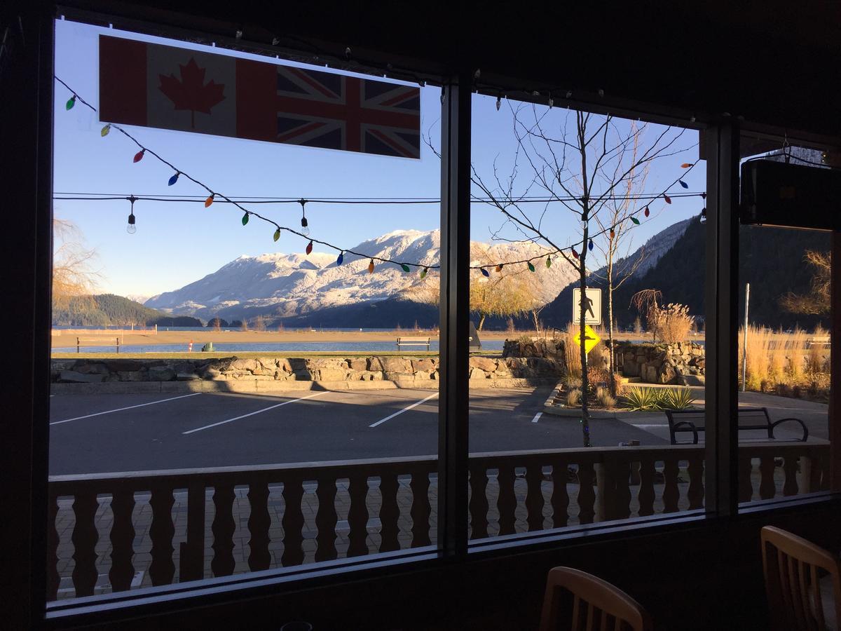 Spring Villa Hotel Harrison Hot Springs Exterior photo
