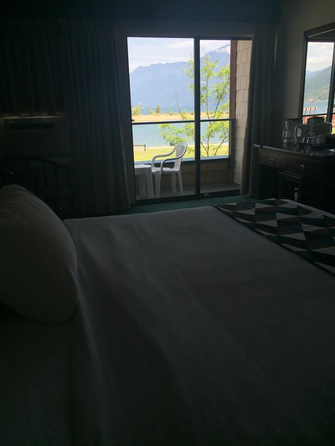Spring Villa Hotel Harrison Hot Springs Exterior photo