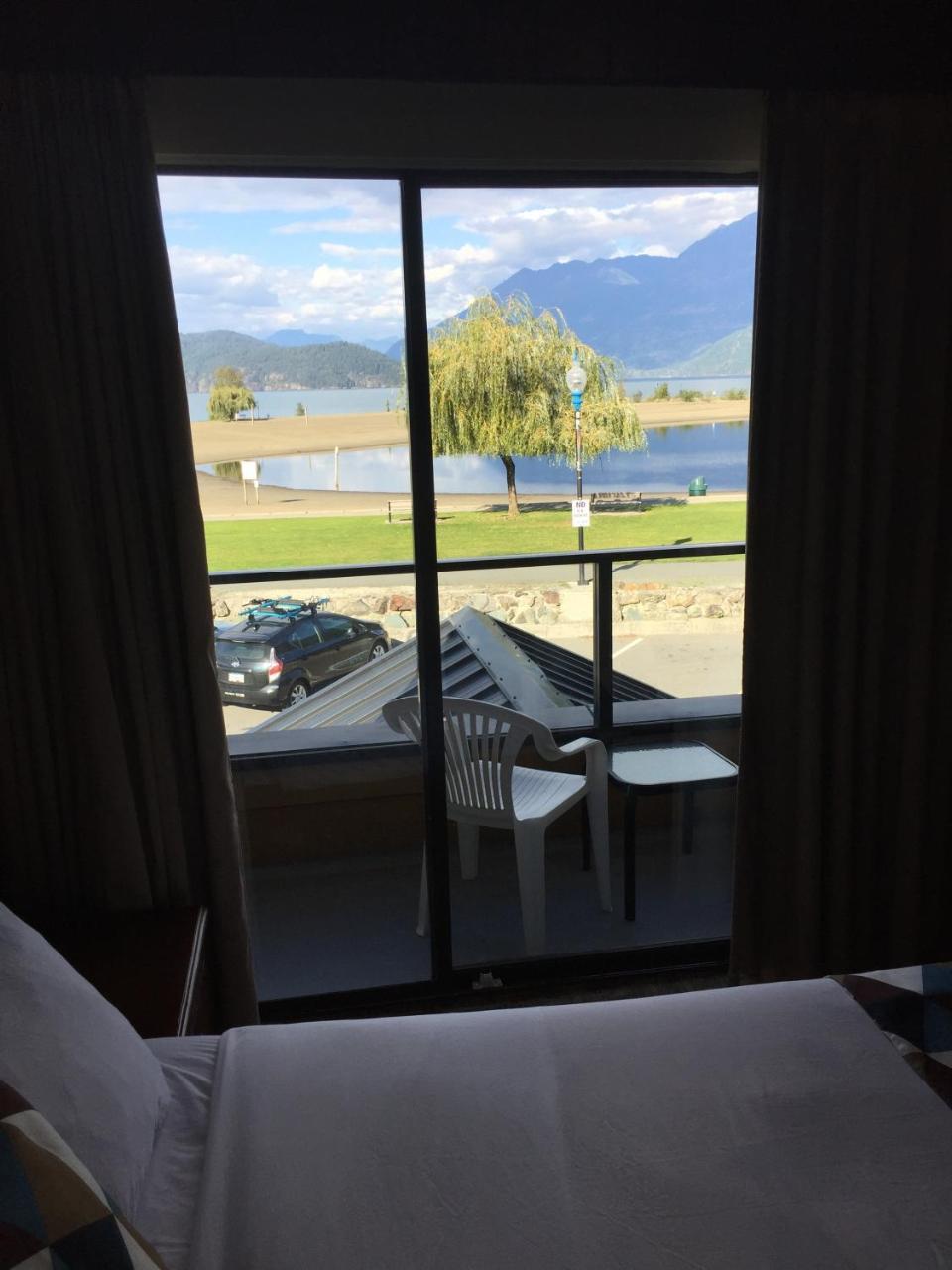 Spring Villa Hotel Harrison Hot Springs Exterior photo