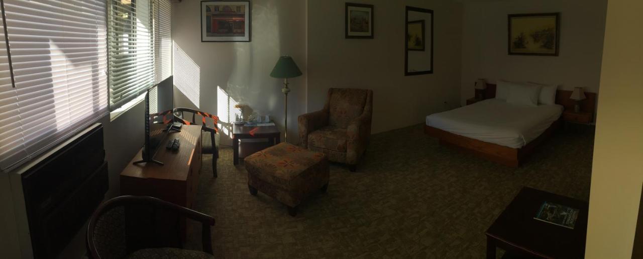Spring Villa Hotel Harrison Hot Springs Exterior photo